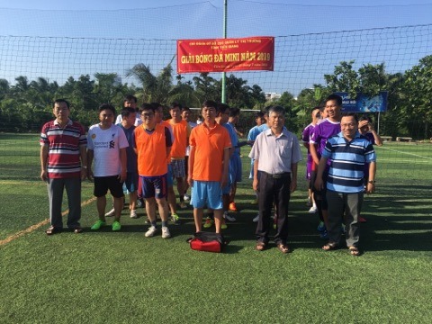 Chi đoàn tổ chức giao lưu bóng đá mini