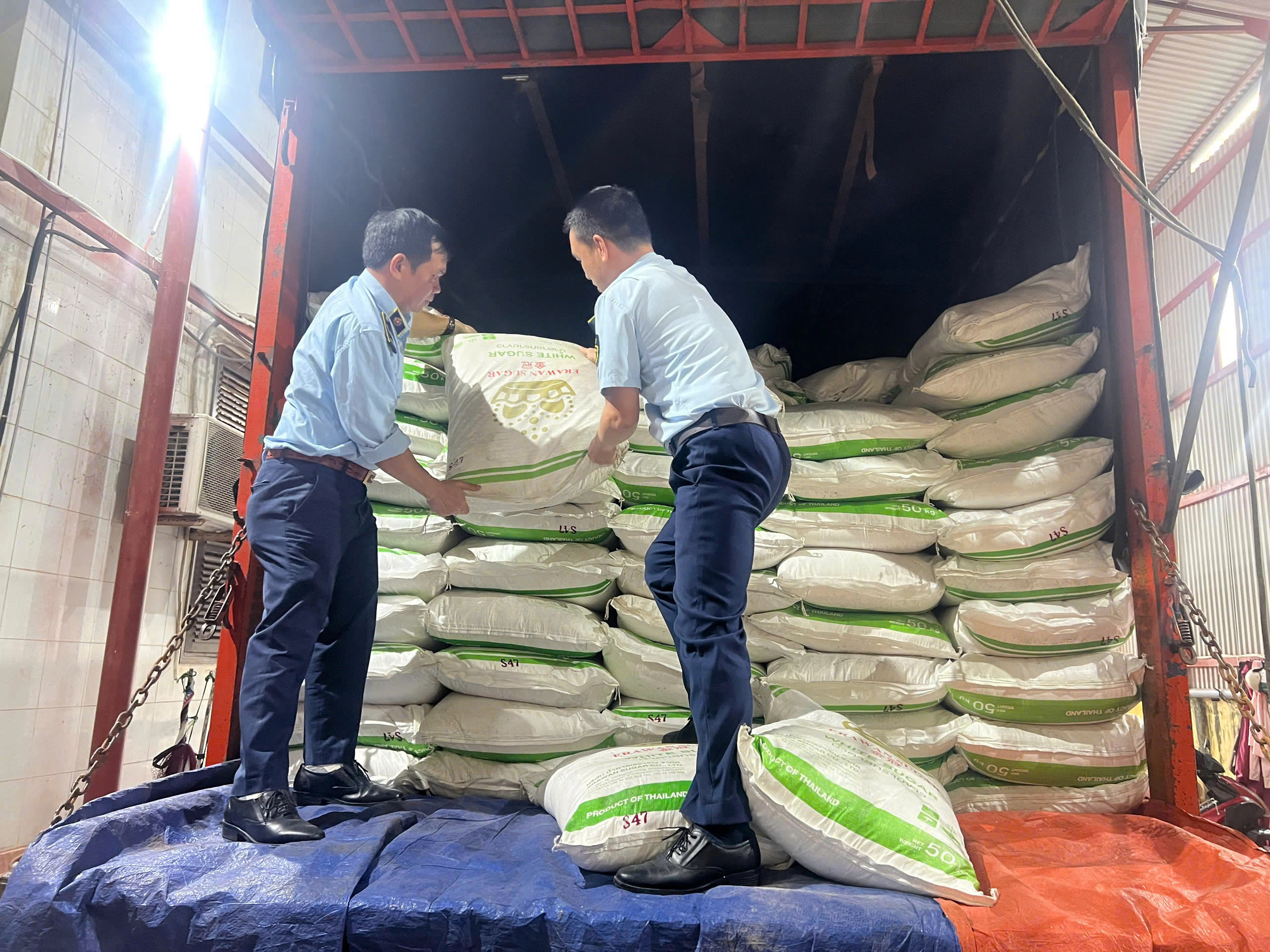 Đội QLTT số 6: Siết chặt công tác chống buôn lậu, gian lận thương mại đối với mặt hàng đường cát