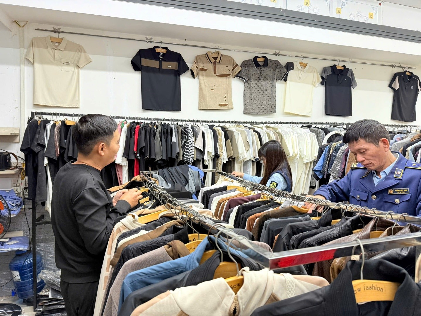 Đội Quản lý thị trường số 9 chú trọng kiểm tra, xử lý các cơ sở kinh doanh vi phạm về lĩnh vực sở hữu trí tuệ trên địa bàn