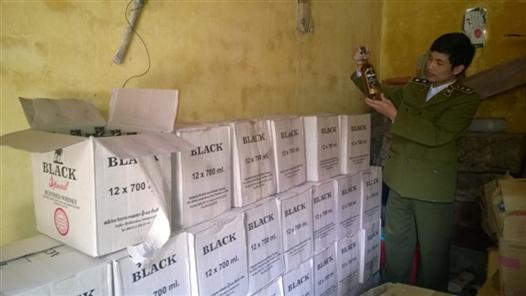 Phát hiện và thu giữ hơn 600 chai rượu ngoại nhập lậu